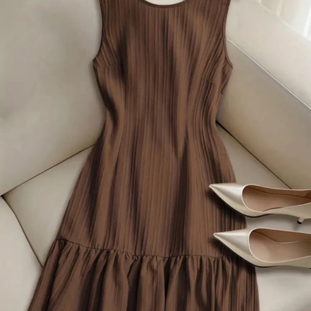 New! Women's Brown Backless Tie-Strap Sleeveless A-Line Ruffle Hem Midi. Large